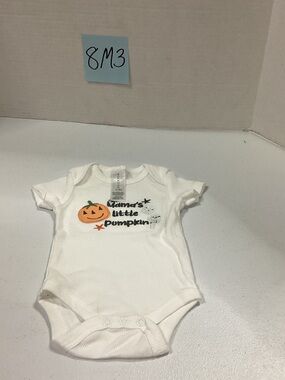 White Baby Bodysuit with Pumpkin Graphic - Mama's Little Pumpkin
